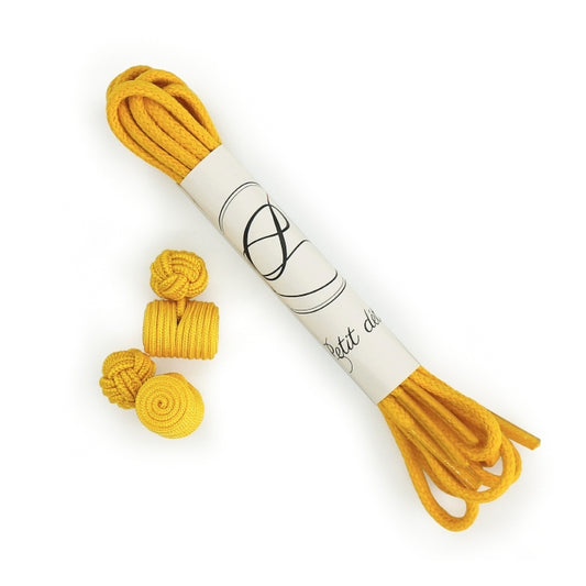 Ensemble Lacets Made in France et Bouton de Manchette - Lacets en coton ciré Jaune bouton d’or - Boutons de manchette forme Baril Jaune - dessus - Petit-détail.com