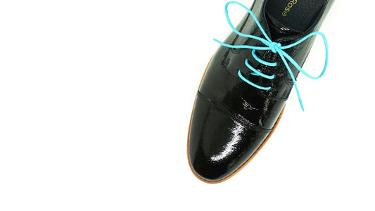 Lacets coton ciré bleu turquoise - Made in France - Chaussure noire - Dessus - Petit-détail.com