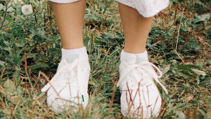 Lacets sneakers coton biologique certifié GOTS - Blanc & Vert Cactus - Made in France - En Situation - Unisexe - Paire - Petit-détail.com
