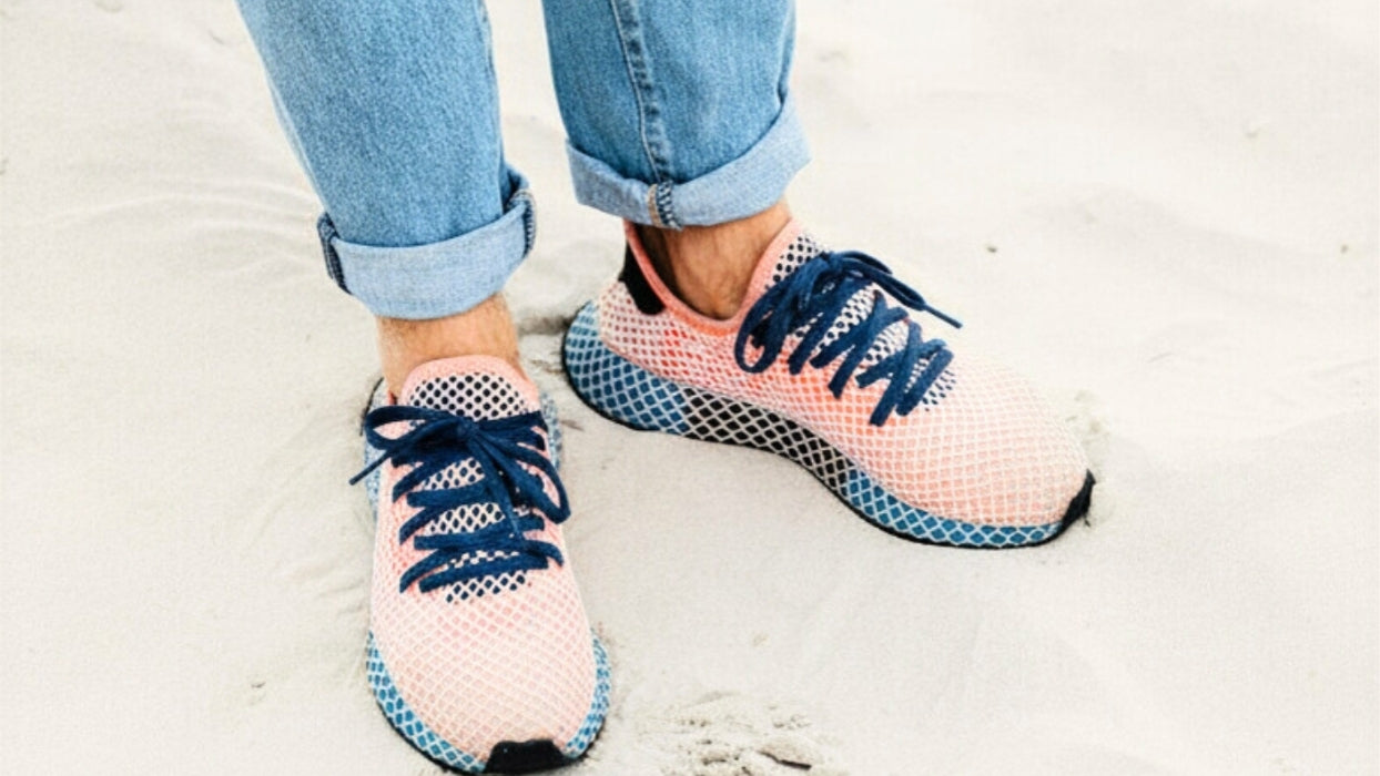 Lacets sneakers coton biologique certifié GOTS - Bleu Profond - Made in France - En Situation - Unisexe - Paire - Petit-détail.com