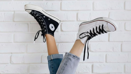 Lacets sneakers coton biologique certifié GOTS - Noir Eclipse & Blanc - Made in France - En Situation - Unisexe - Paire - Petit-détail.com