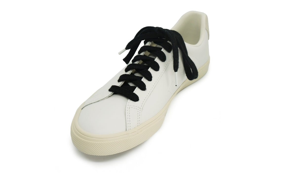 Lacets sneakers coton bio certifié noir éclipse et blanc - Made in France - Unisexe - Veja - Face - Petit-détail.com