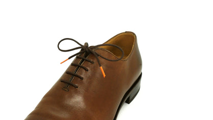 Lacets coton ciré marron et orange - Made in France - Chaussure marron - Face - Petit-détail.com