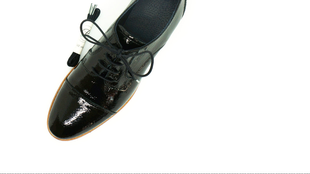 Lacets coton ciré noir et argent - Made in France - Chaussure noire Pack - Dessus - Petit-détail.com