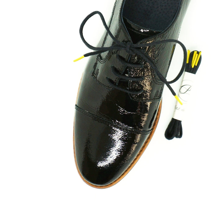 Lacets coton ciré noir et jaune - Made in France - Chaussure noire Pack - Dessus - Petit-détail.com