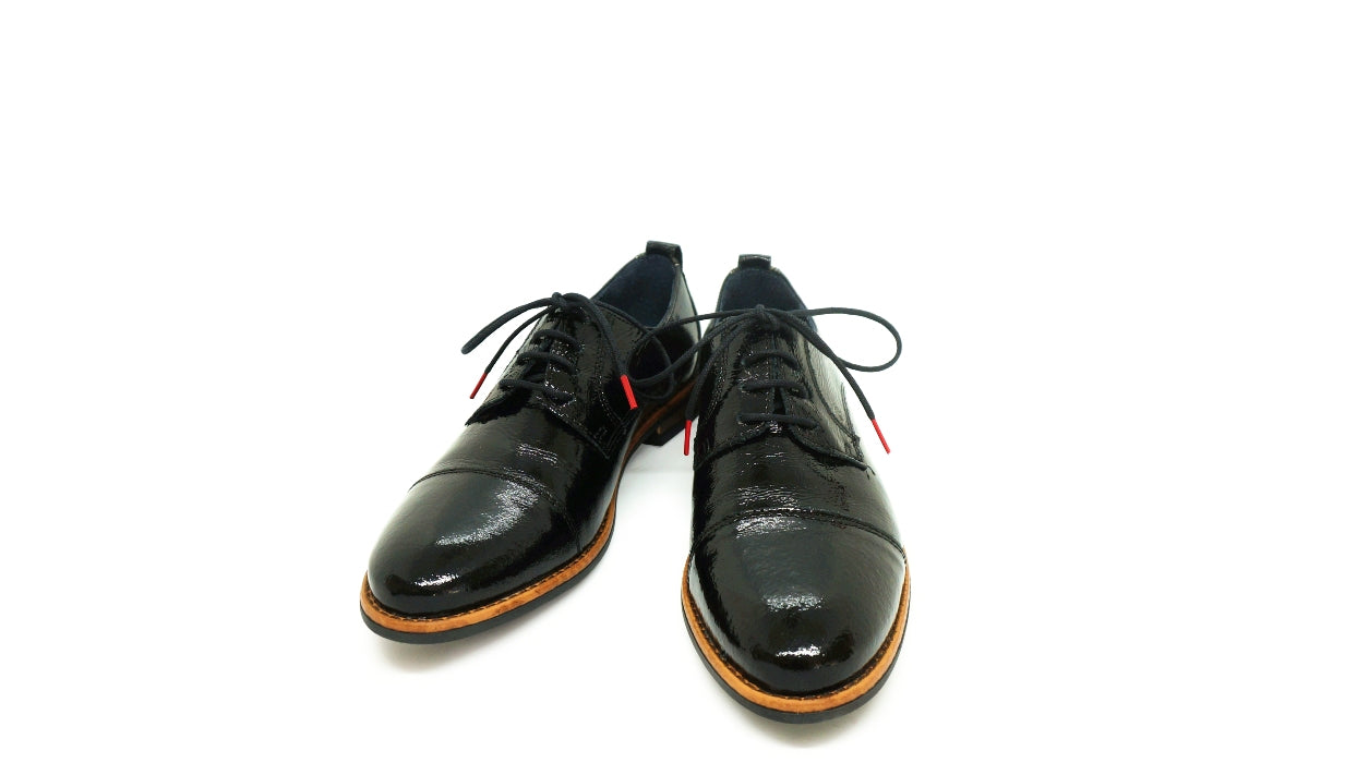 Lacets coton ciré noir et rouge - Made in France - Chaussure noire Paire - Face - Petit-détail.com