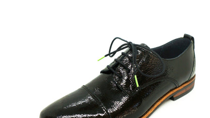 Lacets coton ciré noir et vert - Made in France - Chaussure noire - Face - Petit-détail.com
