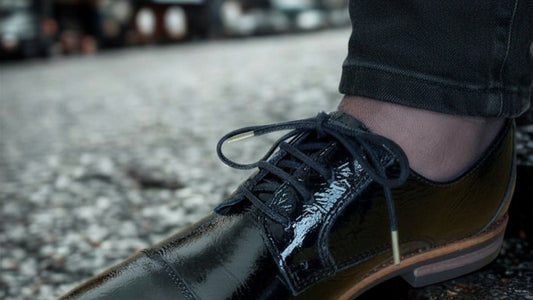 Lacets coton ciré - Noir & Or - Made in France - En Situation - Unisexe - Paire - Petit-détail.com